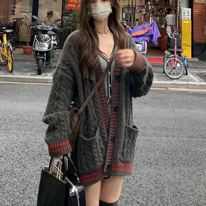 

осень зима V-образный вырез шерстяной вязаный свитер женский преппи стиль однобортный однотонный повседневный оверсайз кардиган длинное пальто женское One Size