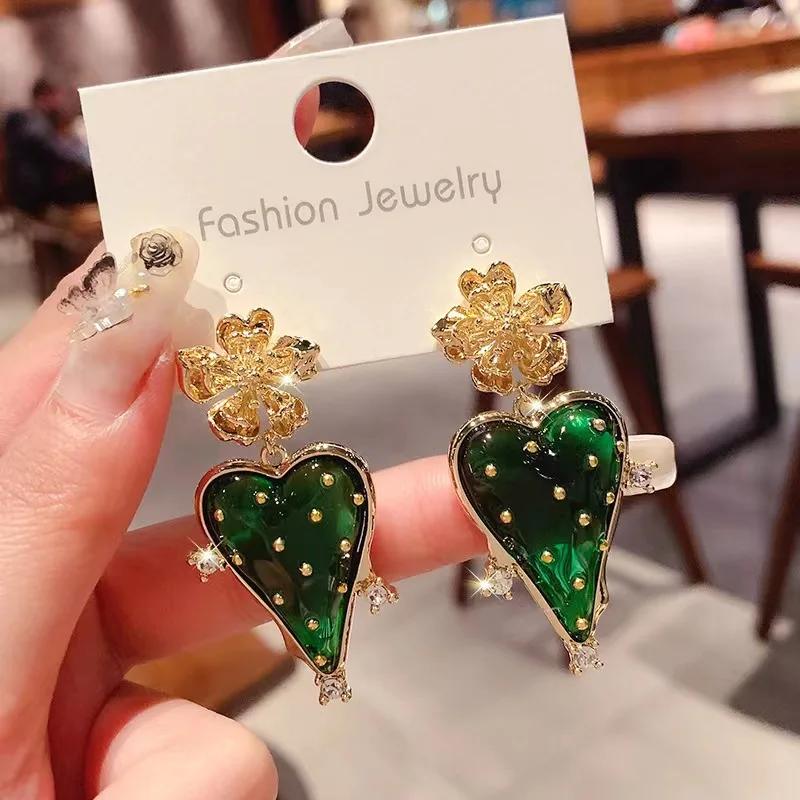 Retro Exaggerated Baroque Love Strawberry Women's Earrings Fashion New Fruit Series Leisure Holiday Jewelry Ear Accessories