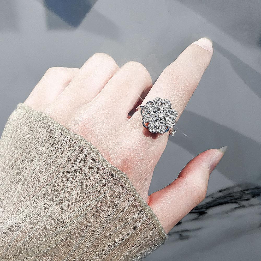 Minimalist Rotating Snowflake Ring For Women Adjustable Stress Relief Jewelry Unique Best Friend Gift Simple Design