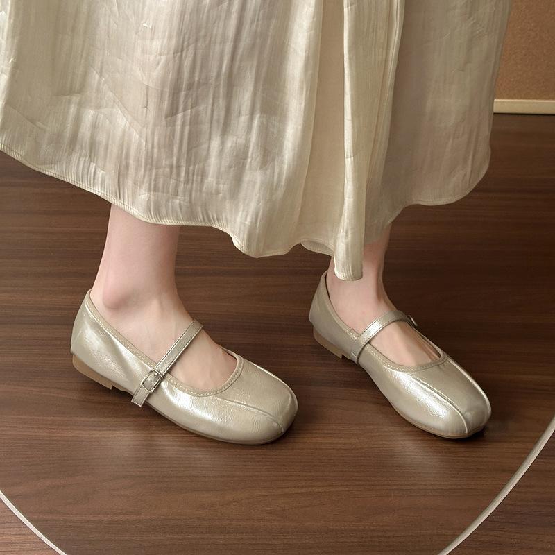 

French Mary Jane shoes women s 2025 new retro temperament one-word buckle one-pedal women s single shoes 40 шампанского