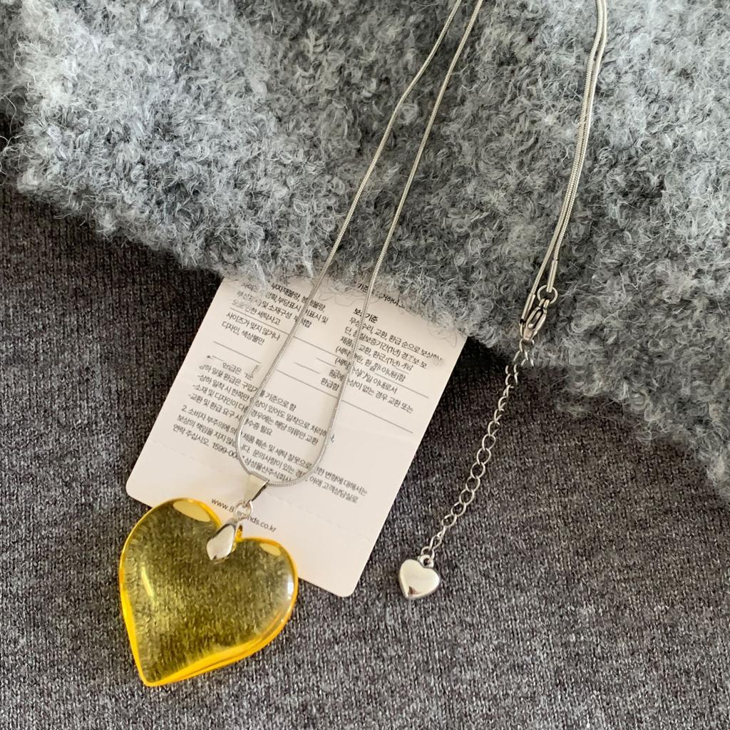 Halsband med hänge i titanstål och harts, kärlek, ins, enkel nyckelbenskedja, nisch, temperament, mångsidiga smycken, kvinnor