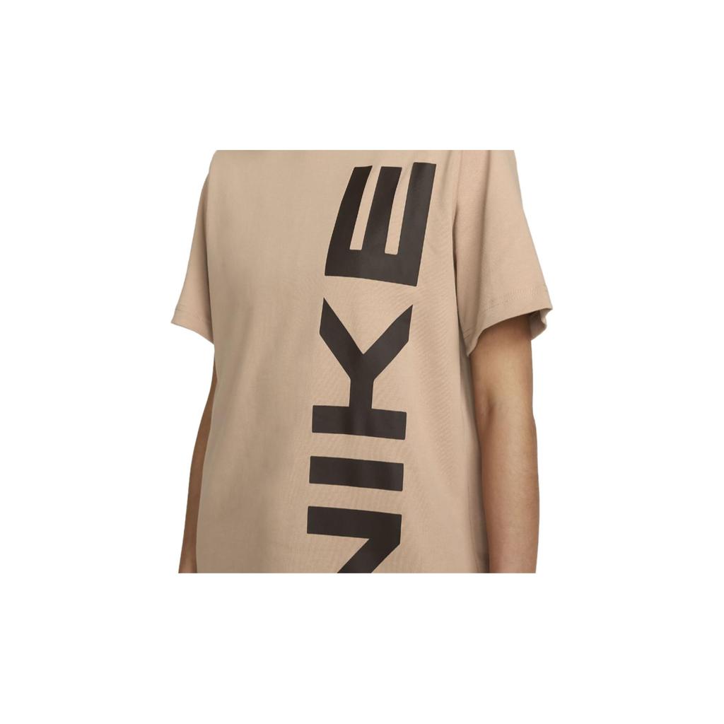 Nike Volný střih Kulatý výstřih Potisk písmen Krátký rukáv Dámské topy Béžová FD2564-200