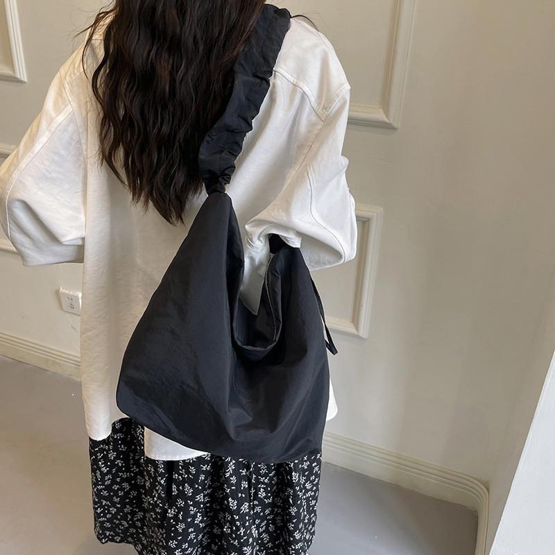 Fashionable Street Style Pu Tote Bag With Spacious Capacity Soft Mid-hardness