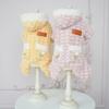 Herbst und Winter Haustier Hund Samt Kleine Blume Vierbeinige Kleidung Weicher Bauchschutz Warme Kleidung Teddy Hund Pyjamas Welpe