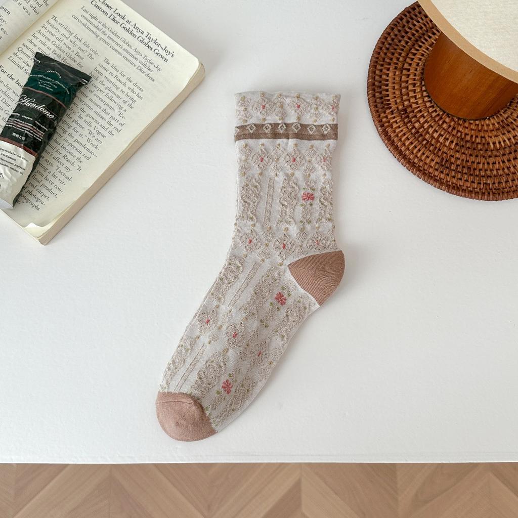 Retro Ethnischer Stil Damen Socken Herbst und Winter Literarisch und Künstlerisch Mittellange Baumwollsocken Dreidimensionale Reliefstrümpfe Hof