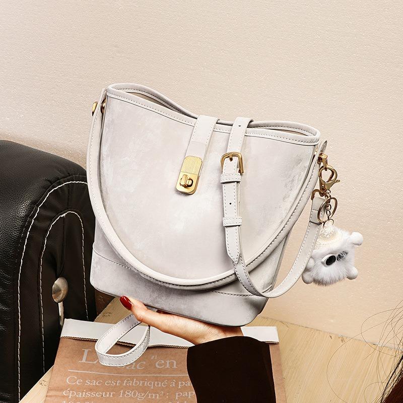 Bucket bag New summer women's bag Versatile fashion messenger bag Large capacity portable shoulder commuter bag