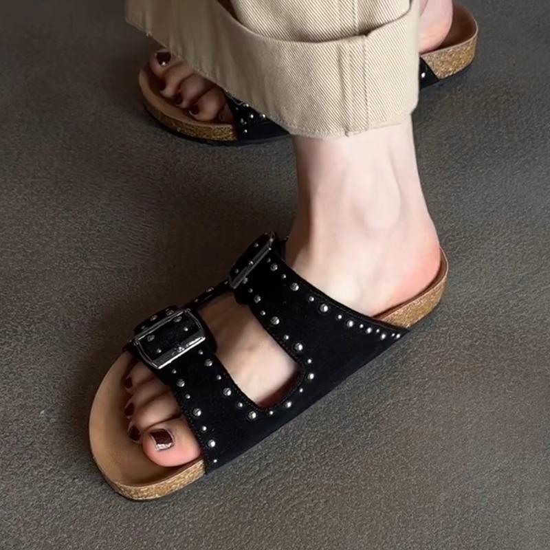 Fashion New Metal Rivets Decorative Slippers Women Fashion Belt Buckle Designer Slippers for Women Summer Flat Sandals Cozy Flip Flops