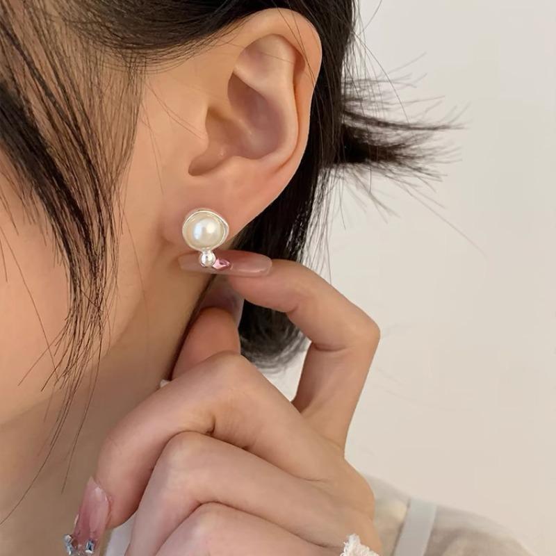 Pearl Earrings Women's High-end Earrings Ear Jewelry High-end Stud Earrings Niche Design Light Luxury