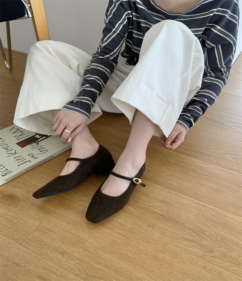 

Shallow mouth versatile small man thick heel high heel work commuter French Mary Jane shoes women s 2025 spring new single shoes 39 темно-коричневого