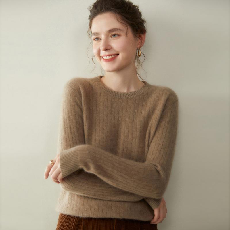 Women's Light Luxury Cashmere Cable Knit Sweater - Autumn Winter Slimming Round Neck, Long Sleeve Base Layer.