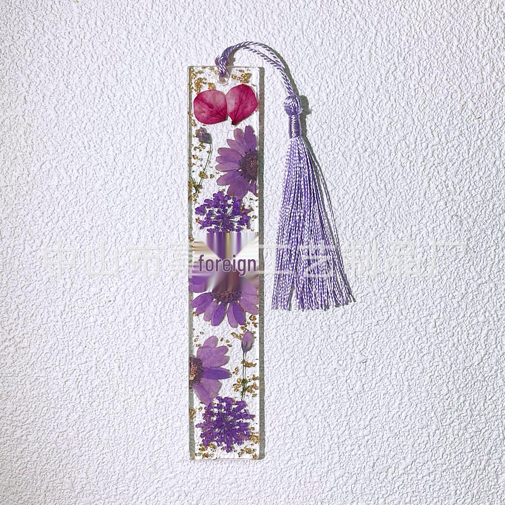 

Ручна смоляна закладка з сушеними квітами - Ідеальний подарунок для студентів та вчителів. 14*2.5*0.3cm-16 grams/piece