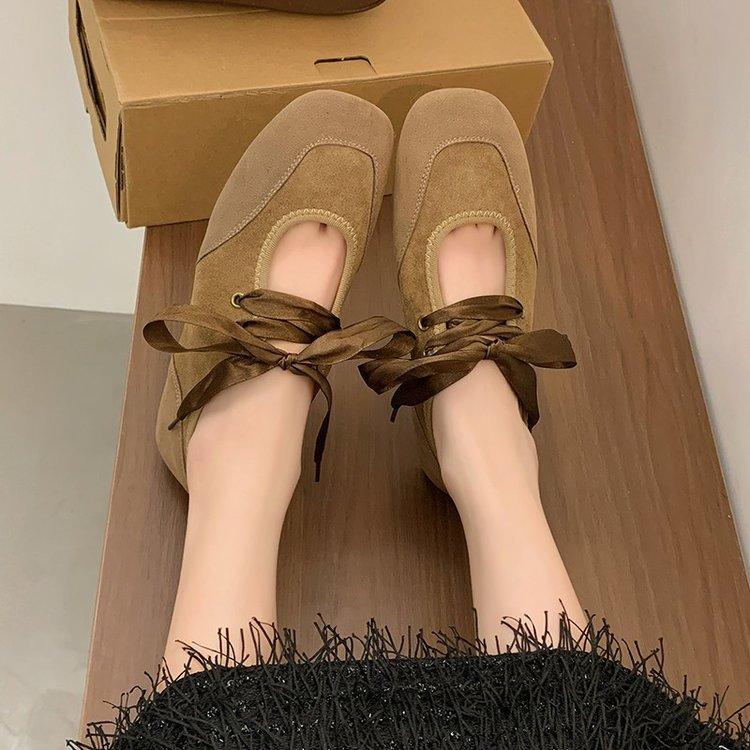Unique style, highlighting personality charm! Rubber square head middle mouth without inner lining flat heel flat heel suede single shoe