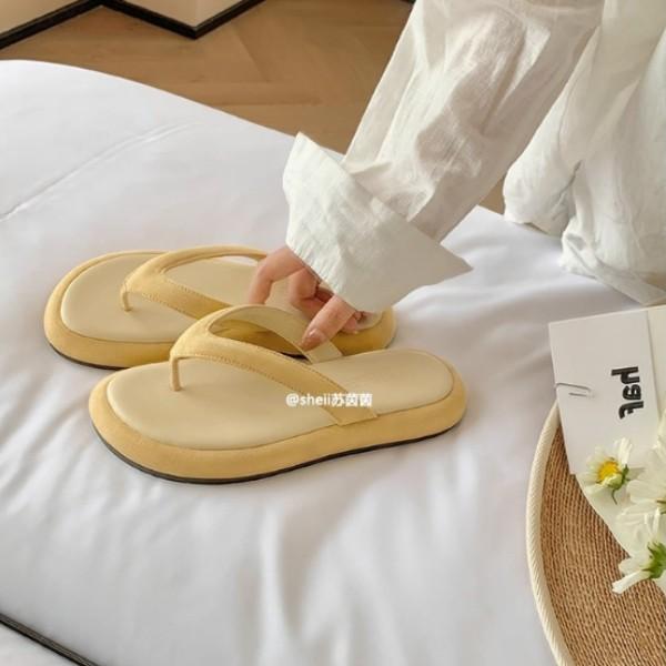 Spot Second Hair! Fashion Versatile New Stepping On Shit Feeling Beach Vacation Thick-bottomed Flip-flops Women's Sandals Wear Summer