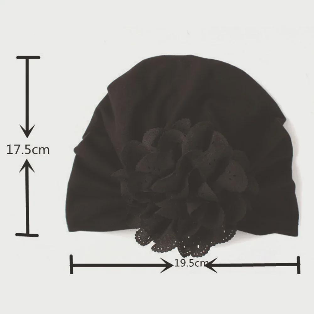 Baby-Knotenmütze im Bohème-Stil mit hohlem Blumendesign für Herbst und Winter