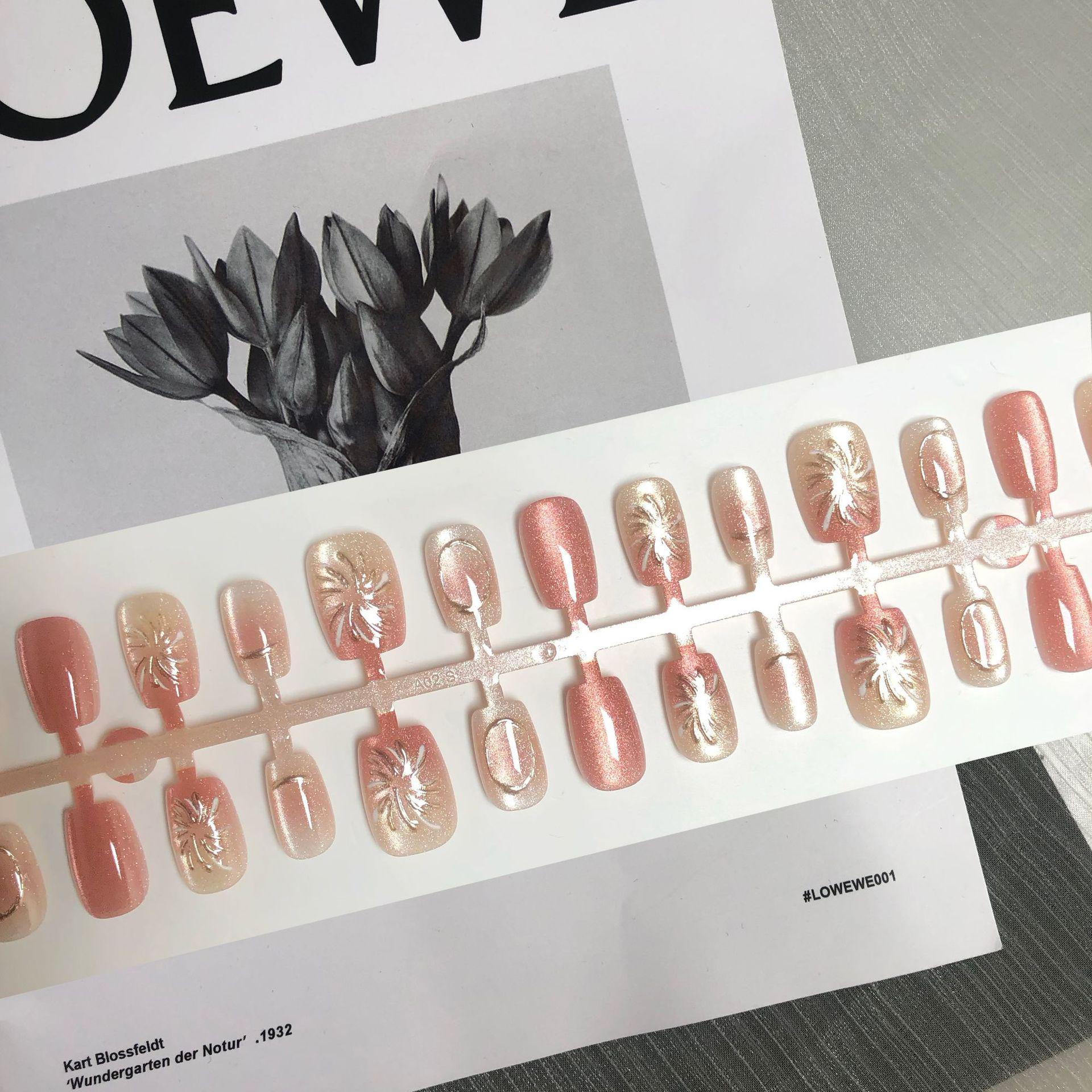 

Золотистые ногти «кошачий глаз»: Мечтательный розовый омбре кристалл, 30 высококачественных носибельных патчей для нейл-арта