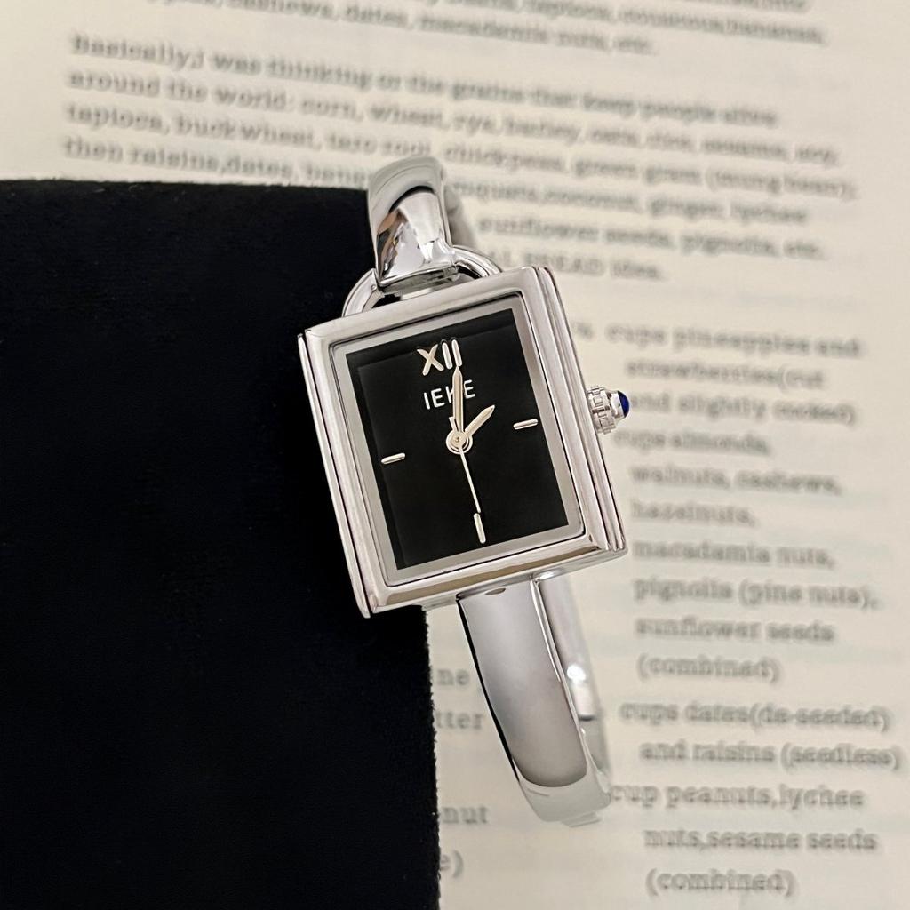 Retro-Style Small Square Bracelet Watch For Women, High-End Green, Elegant And Vintage, Suitable For Women And Students.