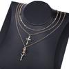 Gargantilla con colgante de cruz de rosa en tono dorado multicapa bohemia, joyería para mujer