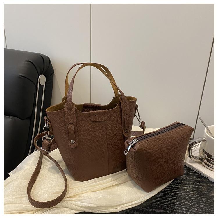 

2025 новая модная сумка-ведро с мягкой текстурой на плечо, портативная, маленькая, в виде персонализированной овощной корзины, портативная, повседневная сумка-мессенджер