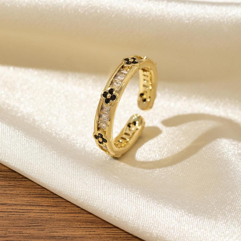 Hollow Rhombus Two-Tone Diamond-Studded Four-Leaf Clover Zirconia Ring for Women