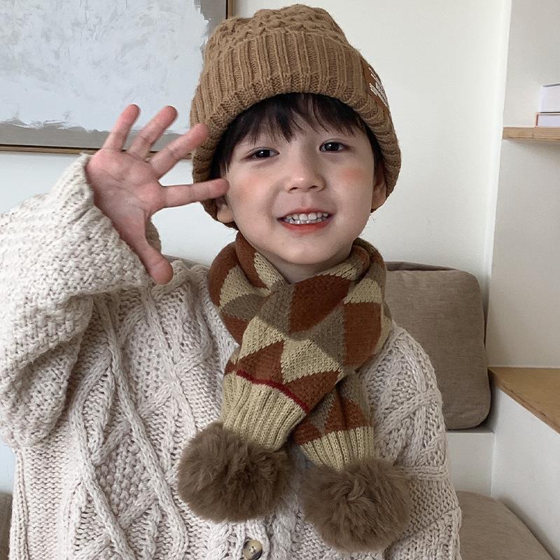 Gemütlicher karierter Strickschal für Kinder - Warm, winddicht und niedlicher Nackenschutz für Jungen und Mädchen