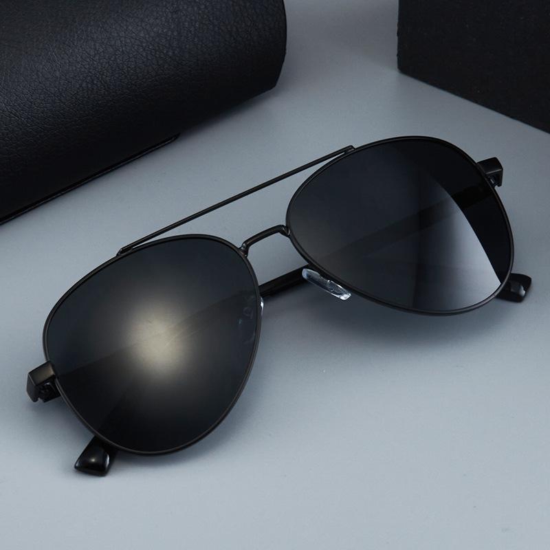 J8588 Ultra-Light European Aviator Sunglasses: Men's Large Frame Polarized UV Protection for Driving and Fishing.