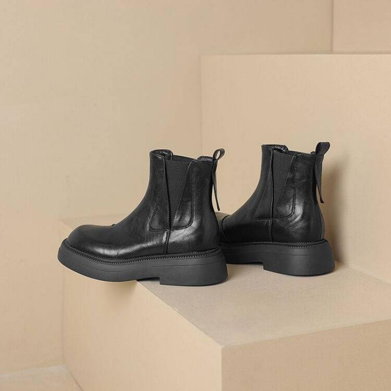 Korean version of round head solid color medium boots medium heel large size women's boots square heel autumn and winter leather boots sleeve ru