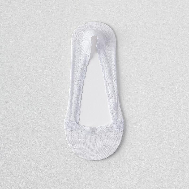 Seidenstrümpfe für Kinder mit einer flachen Öffnung, die nicht herunterrutschen. Unsichtbare, atmungsaktive und rutschfeste kleine Schuhe mit Bootssocken.
