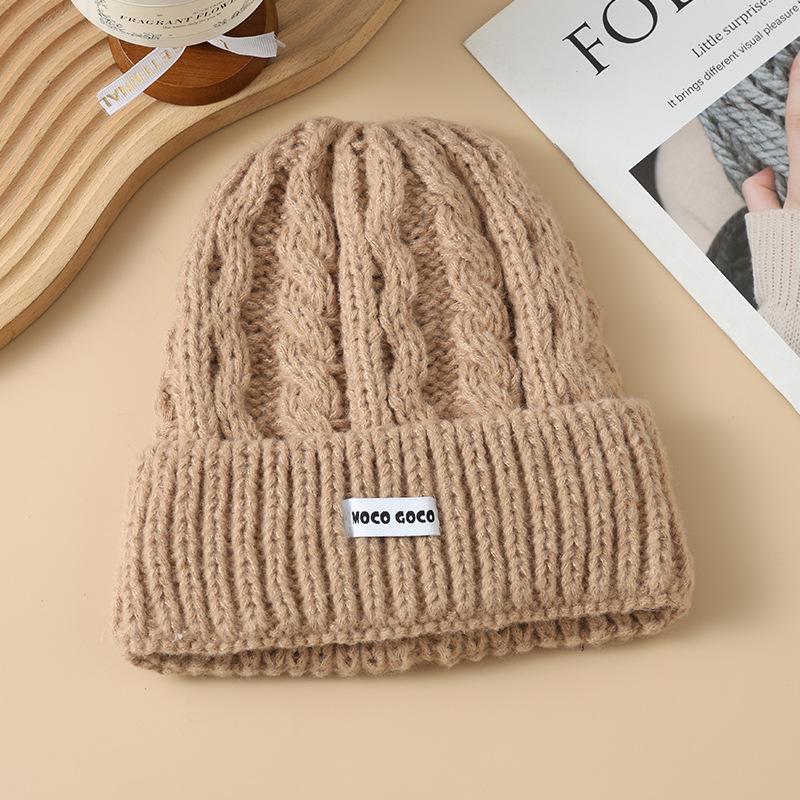 Korean-Style Versatile Loose Knit Beanie for Women - Windproof, Warm Ear Protection, Large Head Circumference, Slim-Face Design for Autumn and Winter.