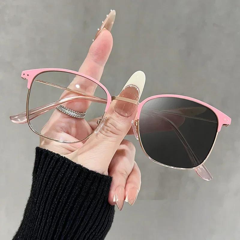 Unisex Latest Metal Retro Full Frame Photochromic Lens Eyeglasses Classic Square Frame Eyeglasses Blue Ray Blocking Transparent Eyeglasses