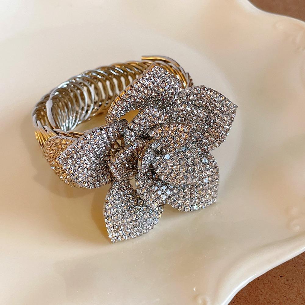 European and American Simple Bracelets, Arm Rings, Niche Cold Wind Temperament Bracelets, High-end Sense and Versatile Jewelry.