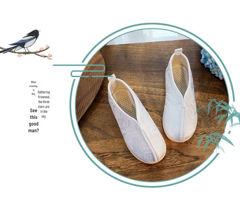 Boys' Hanfu-Style Embroidered Cloth Shoes - Ancient Chinese Design, Handmade for Kids