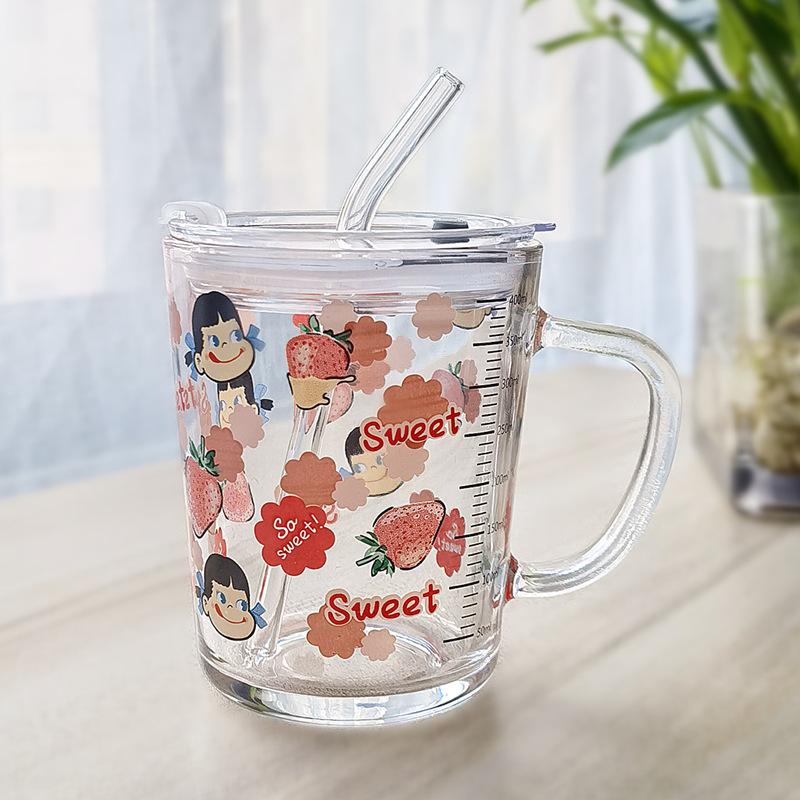 Cupa de lapte drăguță din sticlă cu pai de desene animate, cu capac și linguriță, cadou personalizat.