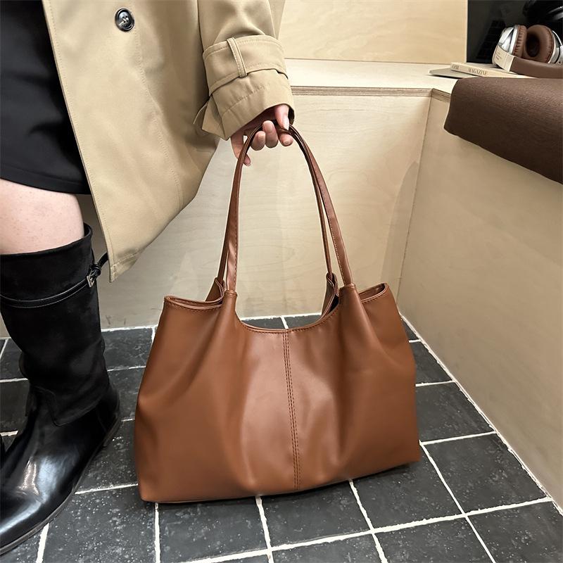 Niche design tote bag is popular today, niche fashion large capacity daily commuting class shoulder bag