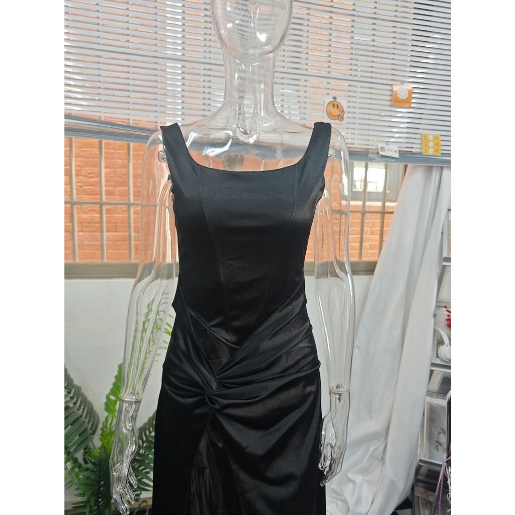 Saténové maxi šaty s rozparkem 2025 - Sexy šaty s nízkými zády a zavinovacím předním dílem, Večerní šaty obepínající postavu s vysokým rozparkem na stehně pro galavečery a červený koberec