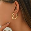 Simple geometric style women's jewelry, versatile high-end heart-shaped design earrings, niche fashion ear buckles for women