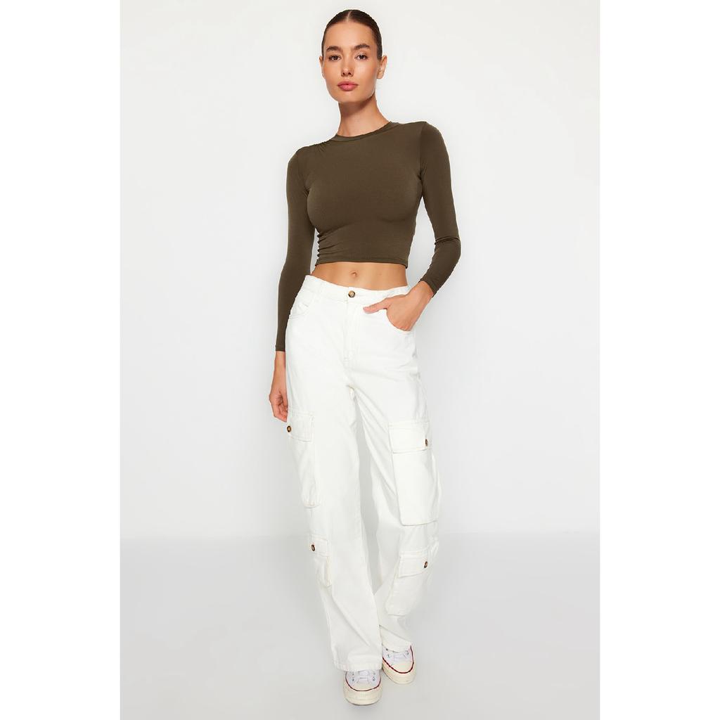 Schwarze, eng anliegende, eng anliegende, dehnbare Strickbluse mit hohem Kragen und gerafften Ärmeln Twoaw23el01391