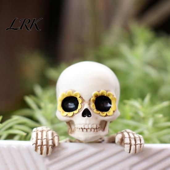 Funny Skull Garden Statues Skeleton Flower Pot Hugger, Resin Planter Statue with Eyes, Mini Creative Yard Art Flowerpot Ornament for Halloween