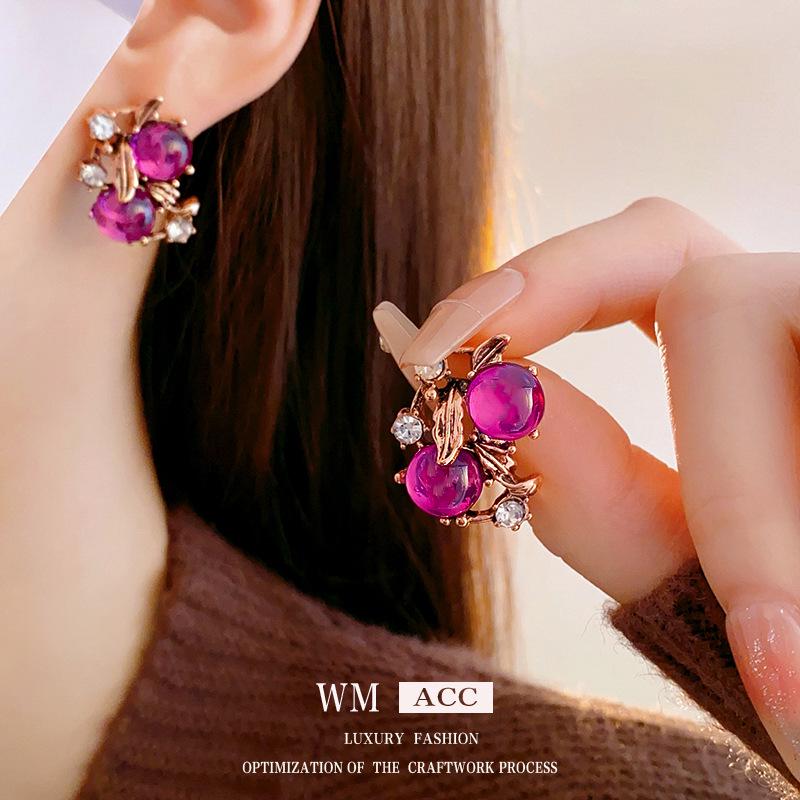 Vintage Strass-Halskette mit gealterten Metallblättern und -blumen - Retro-Stil