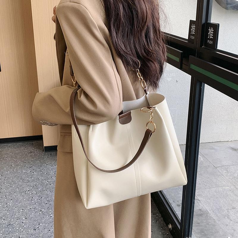 PU-Leder Damen Schultertaschen mit Kettendekor Trendästhetik Einfarbig Luxus Reißverschlussdekor All-Match-Einkaufstasche mit großer Kapazität