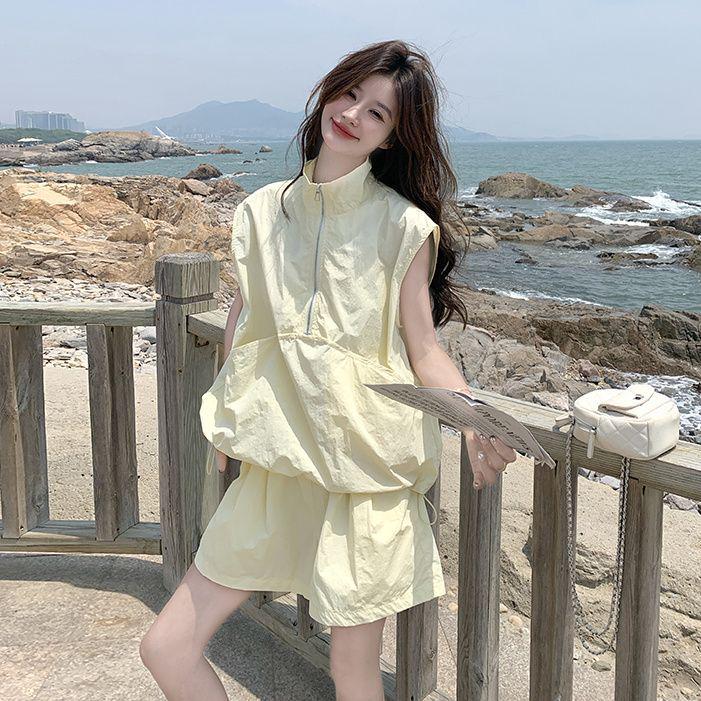

Korean-Inspired Sleeveless Workwear Top & Shorts Set for Women - New Petite Summer Style S 90-105 lbs