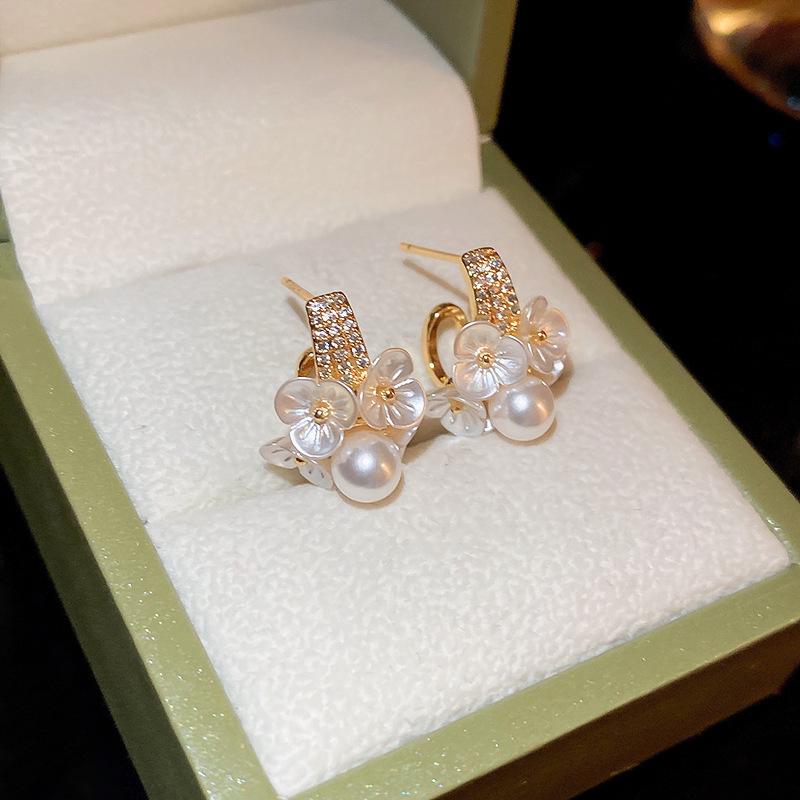 Silver Needle Luxury Zircon Flower & Butterfly Pearl Earrings - High-End French Retro Autumn/Winter Style