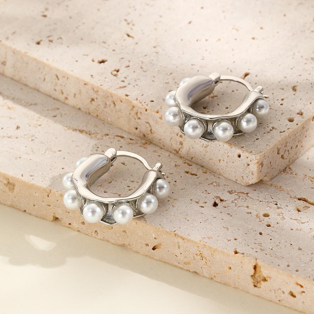 

Элегантные геометрические серьги с искусственным жемчугом U-образной формы
