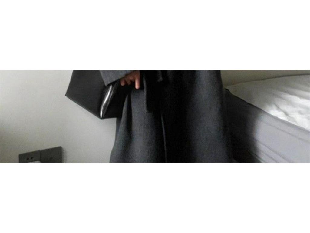 2025 Women's Hepburn Style Woolen Overcoat – Petite Fit, Thickened for Autumn/Winter