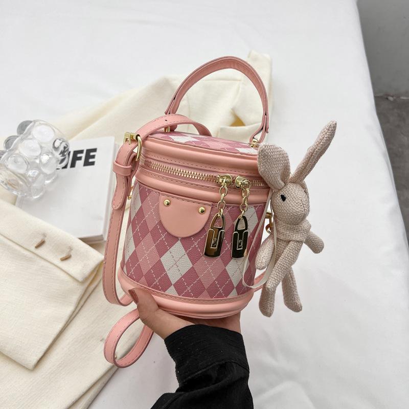 New Bucket Bag Shoulder Bag with Rabbit Pendant for Women