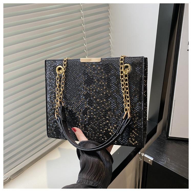 

Texture casual large capacity 2025 new Korean version fashion retro this year single shoulder popular messenger tote bag women чёрный