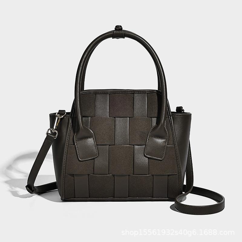 Women s Niche Design Wing Bag, New Women s Woven Hand-held Crossbody Bag, Personalized Commuting Fashion Shoulder Bag
