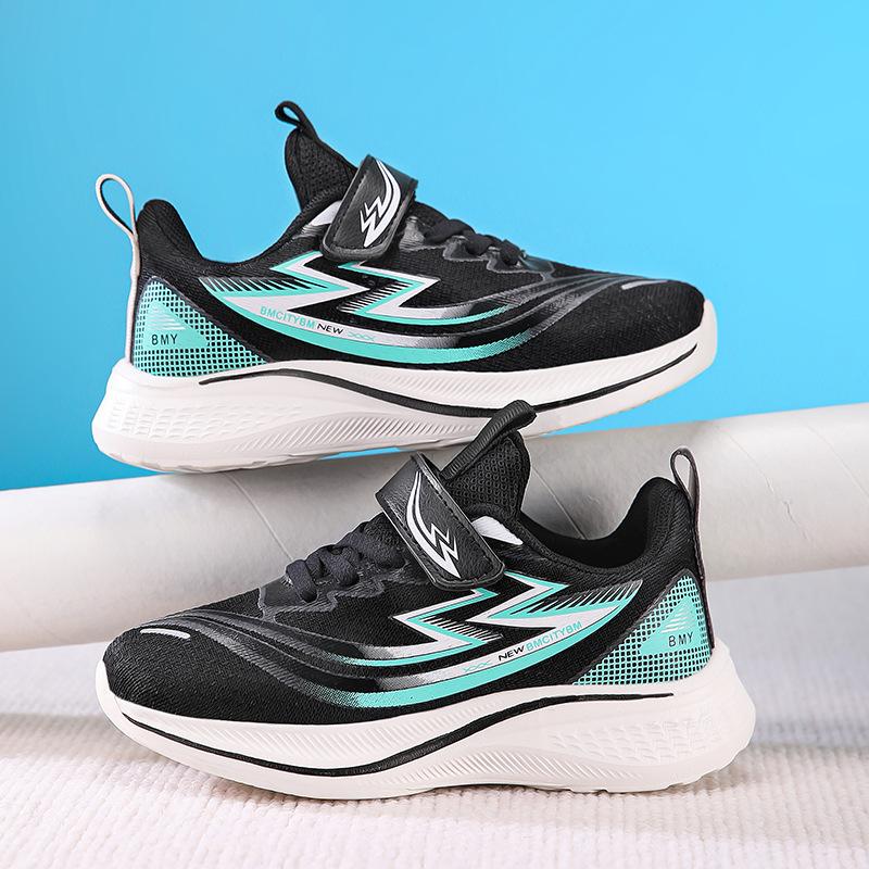 Breathable children's sports shoes 2025 spring new boys mesh shoes lightweight middle and older children's running shoes children's casual shoes