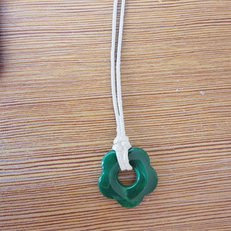 Unique Hollowed-Out Flower Pendant Necklaces Acrylic Material Flower Jewelry Pendant Choker Suitable for Any Occasion