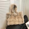 Large-capacity plush tote bag women's new autumn and winter fashion versatile shoulder bag niche commuter bag