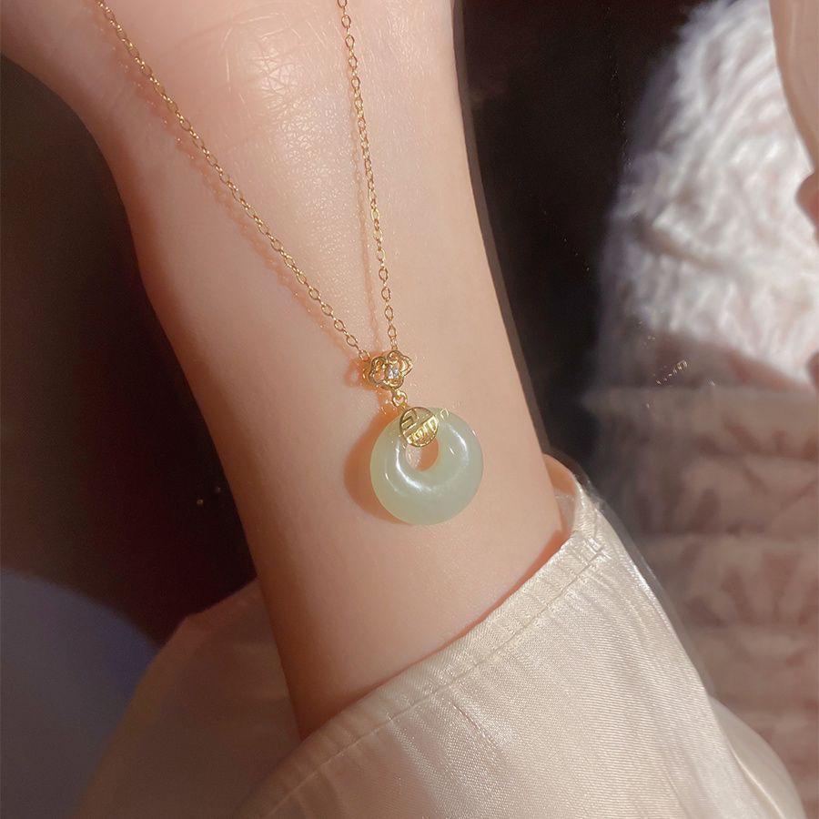 Collar Minimalista de Acero de Titanio - Cadena para Clavícula Moderna, Lujosa y Versátil